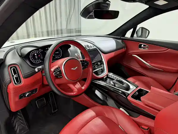 Aston Martin DBX 2022