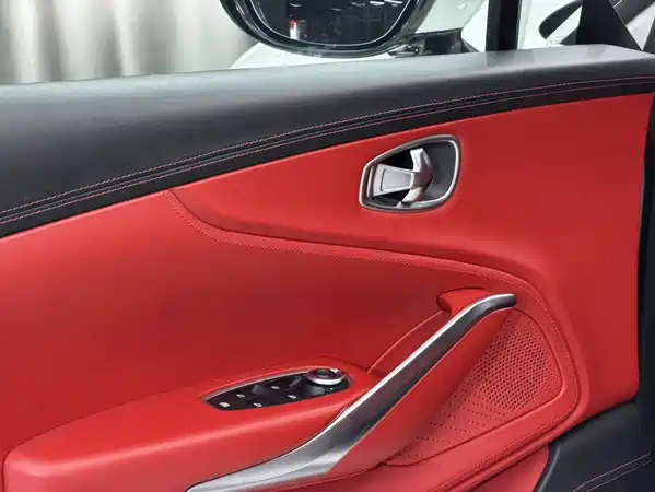 Aston Martin DBX 2022