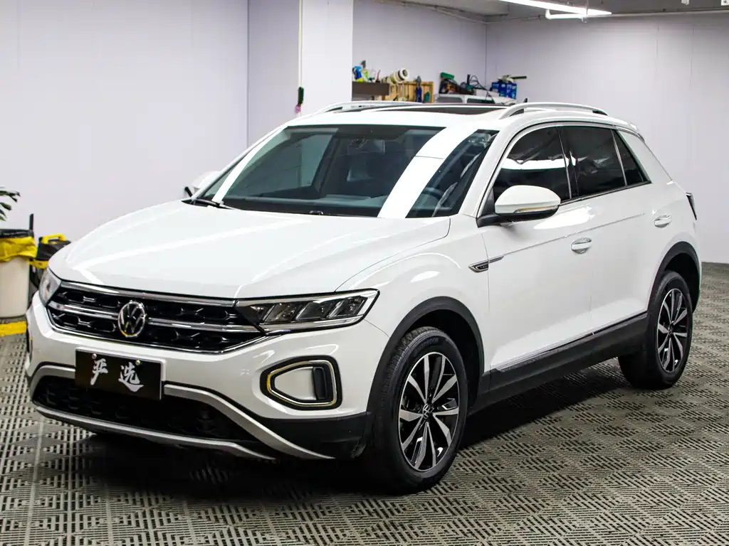 Volkswagen T-Roc 2023 — фото 1