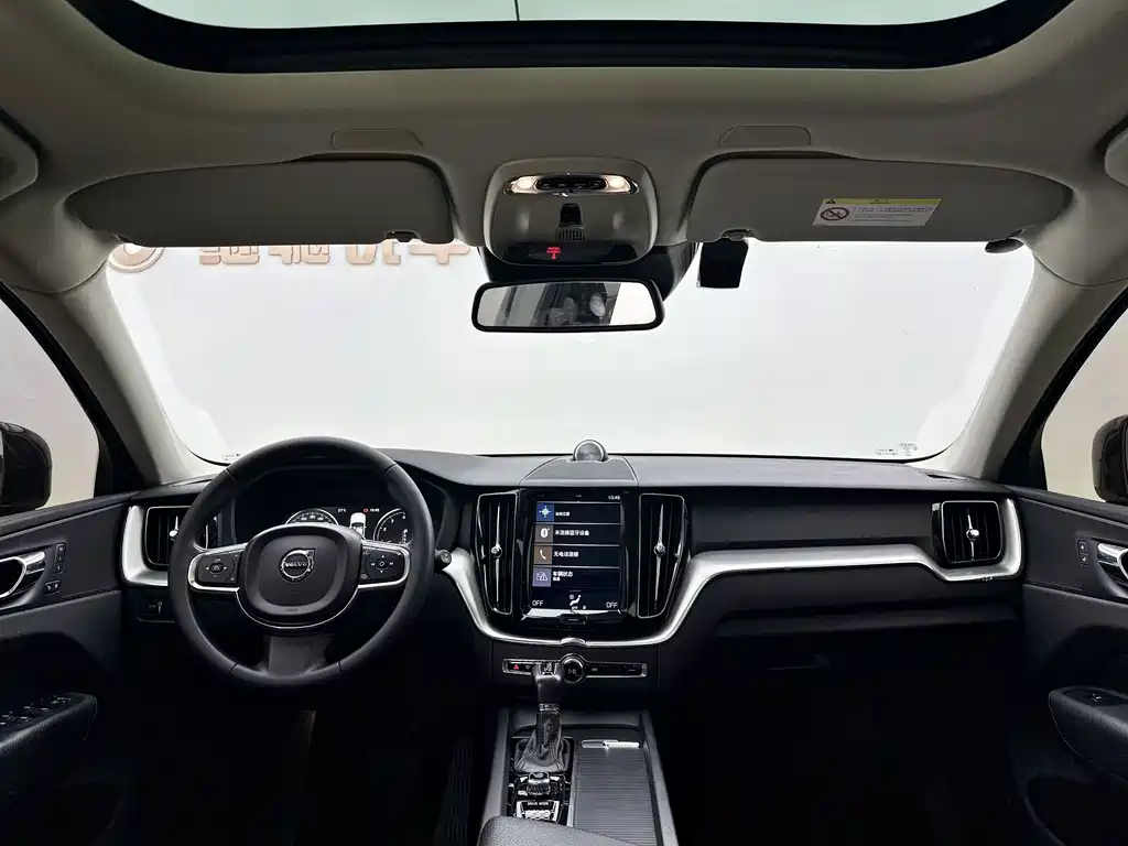 Volvo XC60 2019 — фото 7