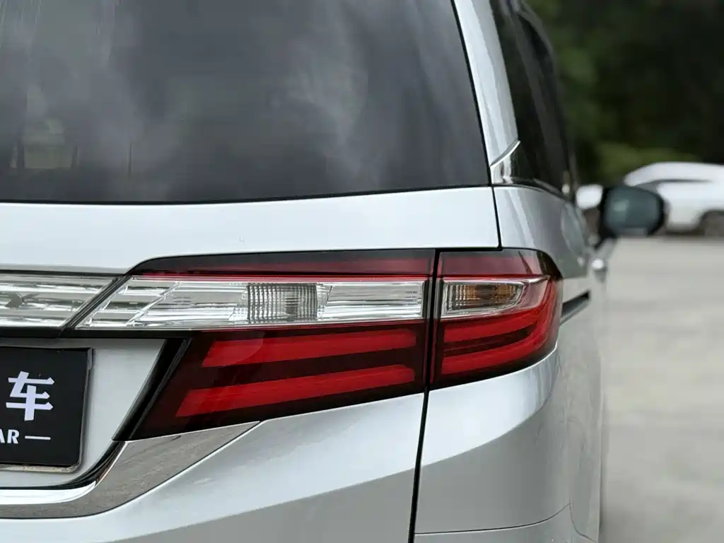 Honda Odyssey 2015 — фото 4