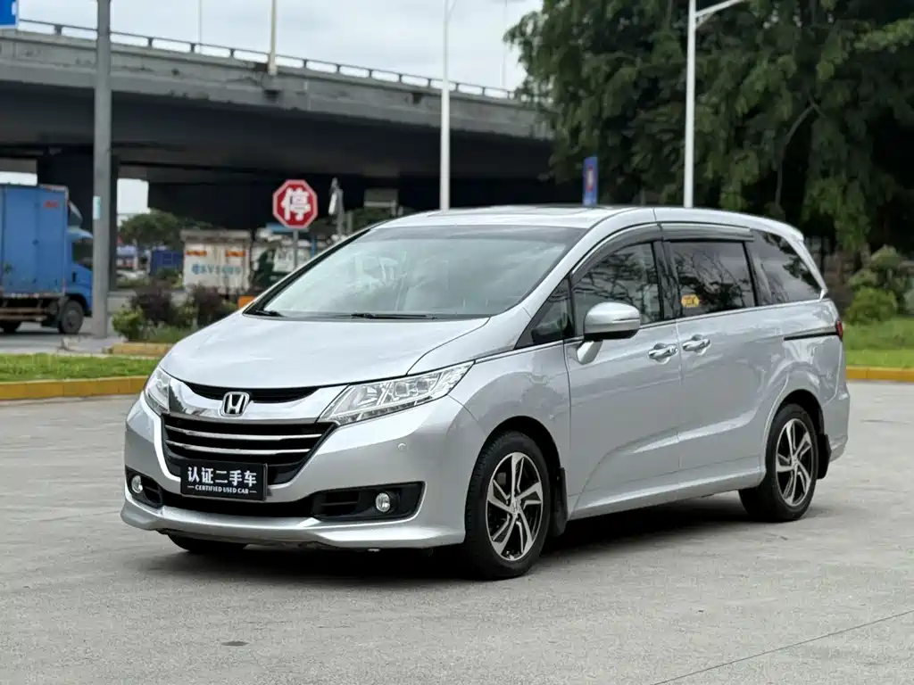 Honda Odyssey 2015 — фото 1