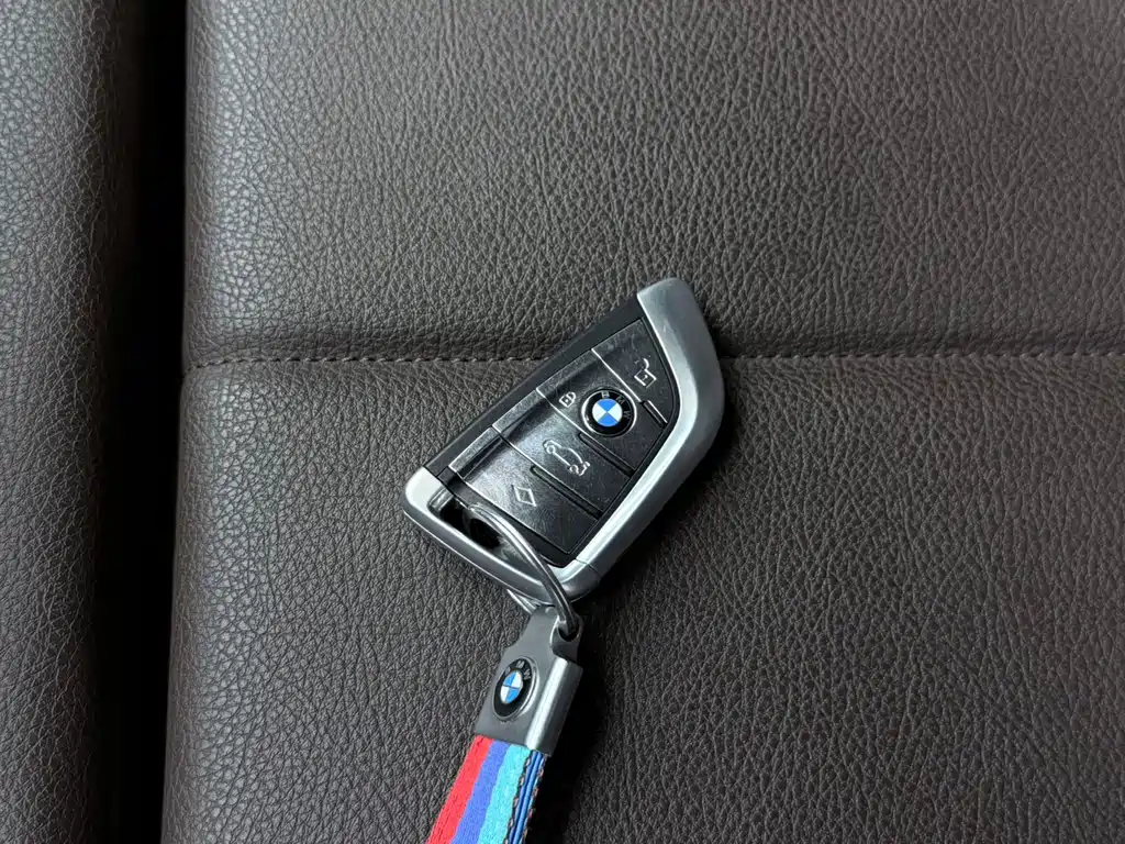 BMW 3 Series 2018 — фото 14