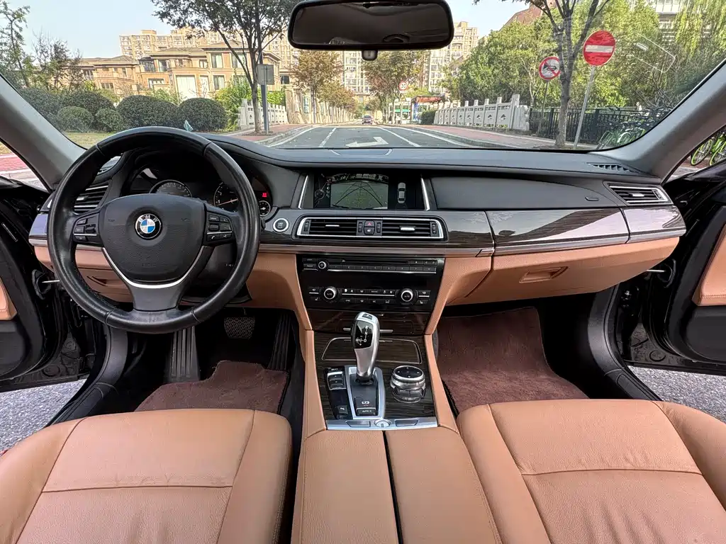 BMW 7 Series 2014 — фото 12