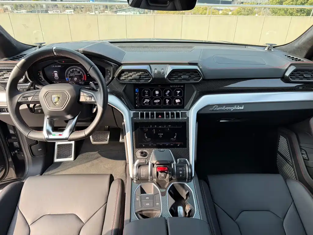 Lamborghini Urus 2019 — фото 13
