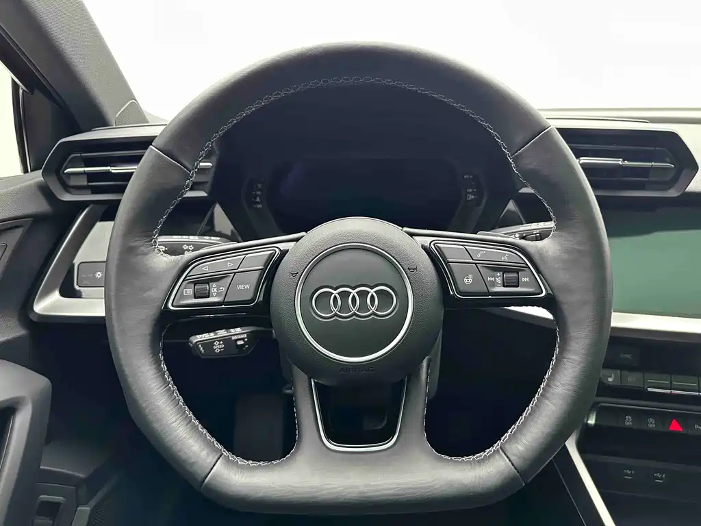 Audi A3 2023 — фото 17