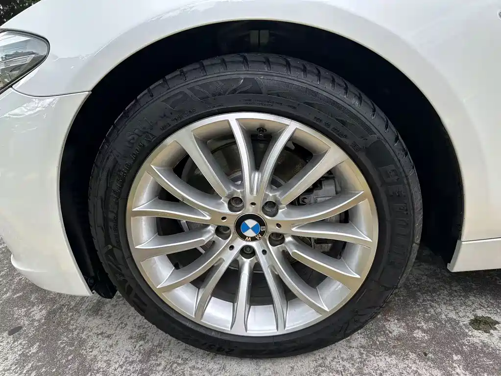 BMW 5 Series 2015 — фото 8