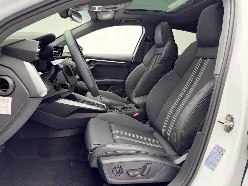 Audi A3 2023 — фото 18