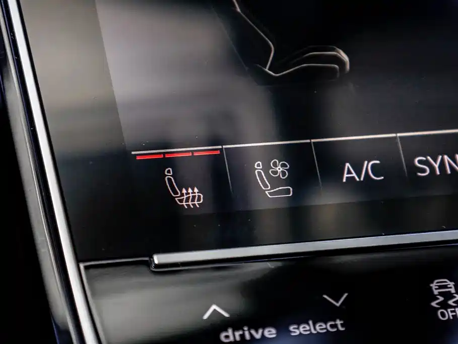 Audi A8 2022 — фото 33