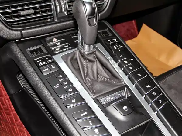 Porsche Macan 2021