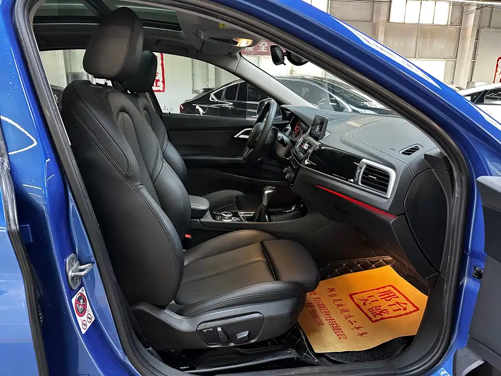 BMW 1 Series 2017 — фото 14
