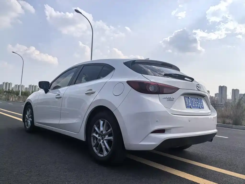 Mazda 3 Axela 2018 — фото 9