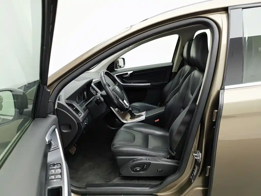 Volvo XC60 2017 — фото 10