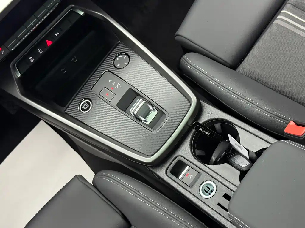 Audi A3 2023 — фото 16