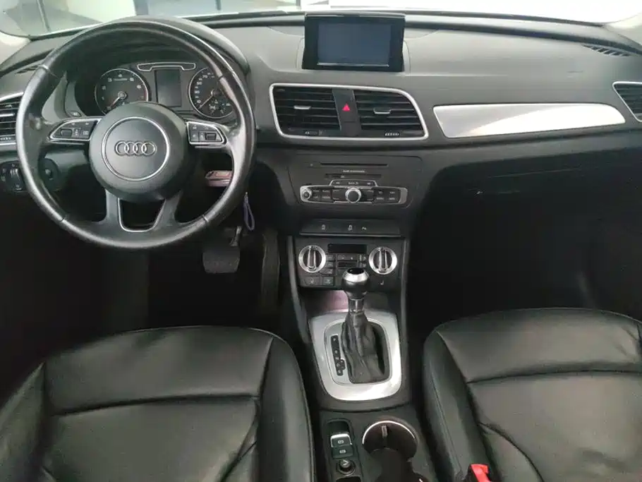 Audi Q3 2015 — фото 12