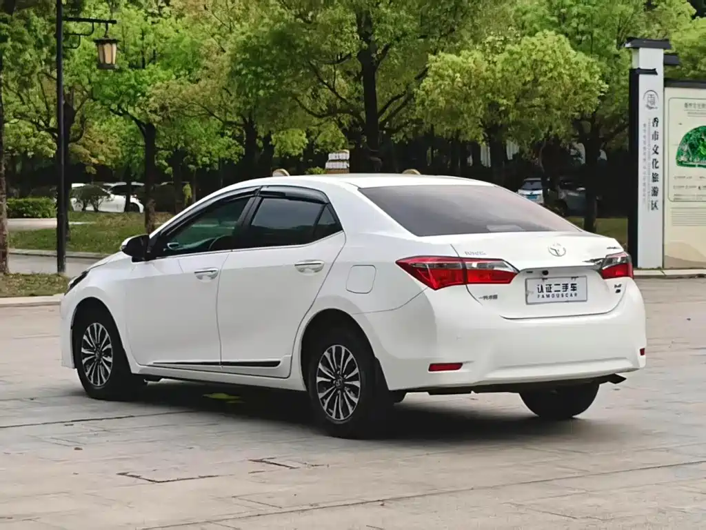 Toyota Corolla 2017 — фото 17
