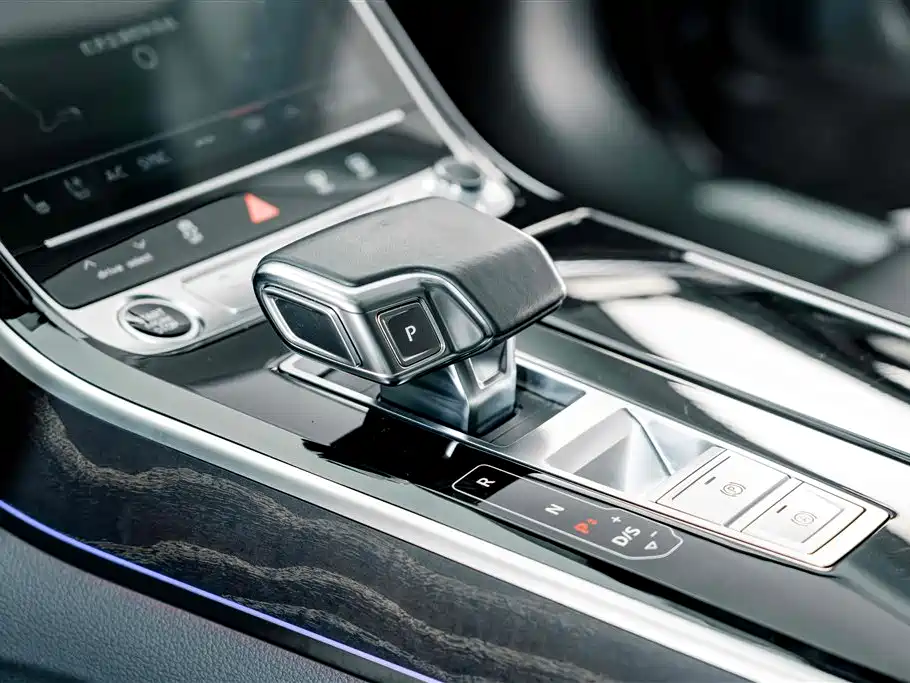 Audi A8 2021 — фото 15