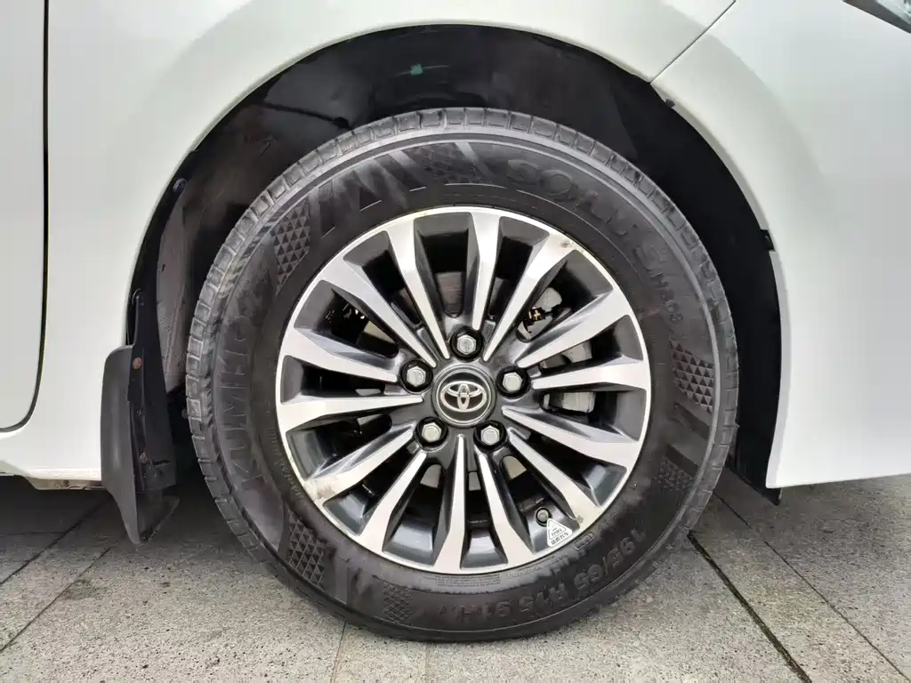 Toyota Corolla 2017 — фото 20