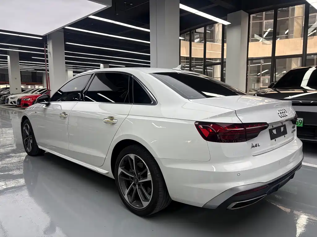 Audi A4L 2023 — фото 16