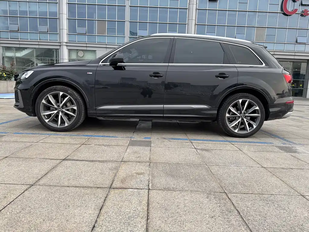 Audi Q7 2023 — фото 2