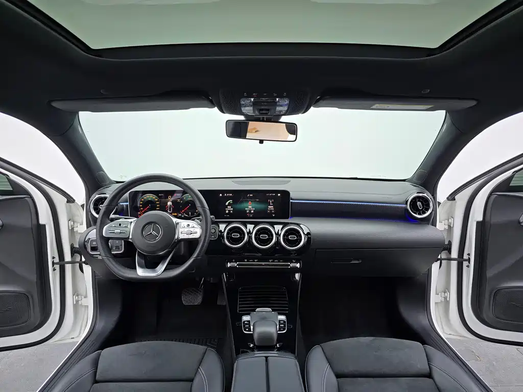 Mercedes-Benz A-Class 2019 — фото 16