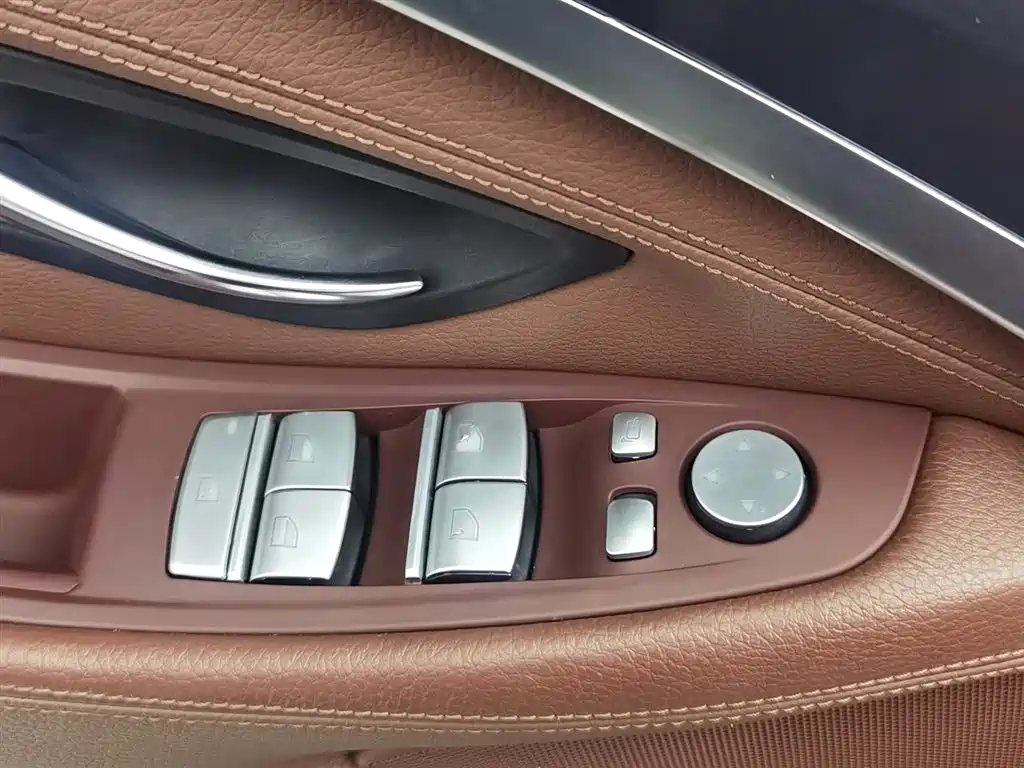 BMW 5 Series 2016 — фото 9
