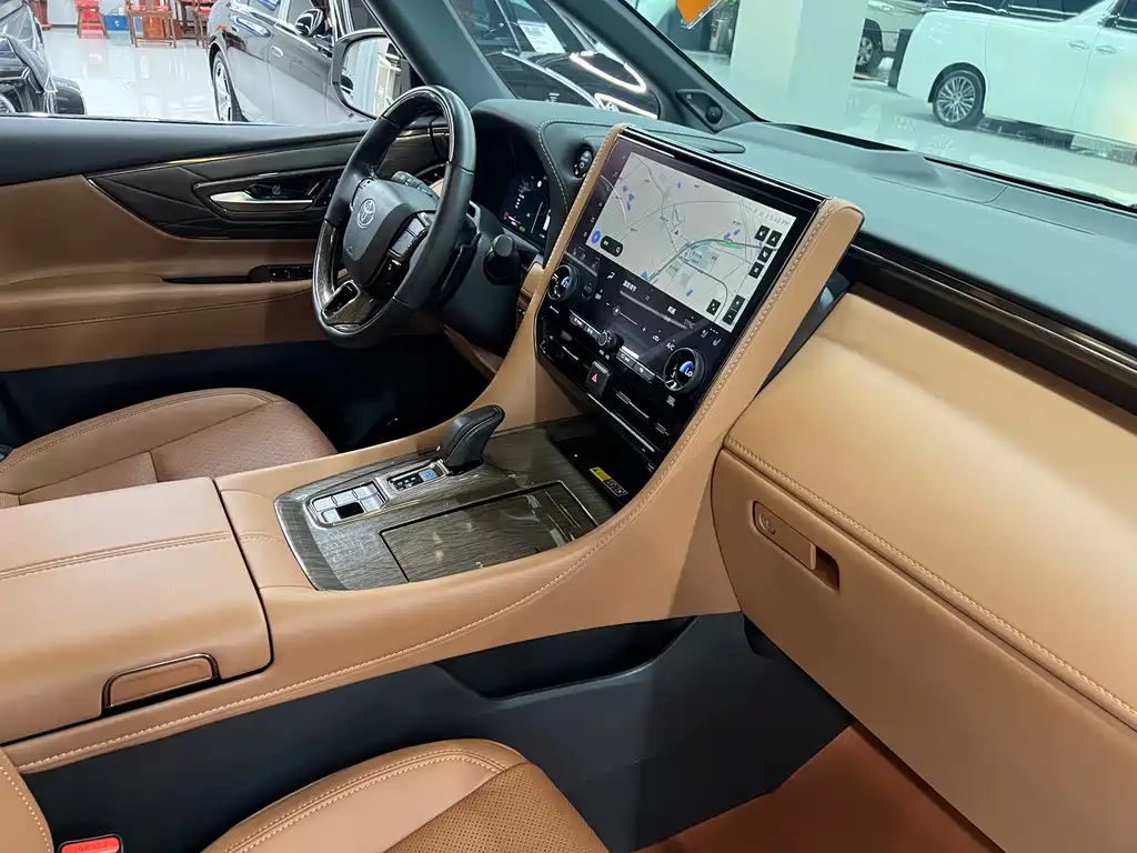Toyota Alphard 2024 — фото 26