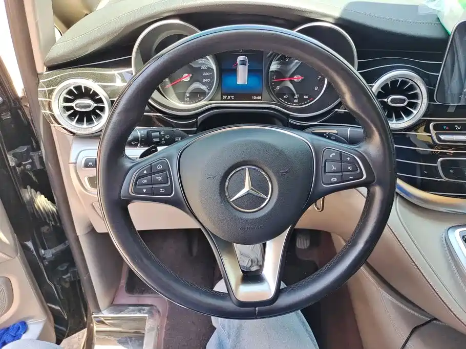 Mercedes-Benz V-Class 2023 — фото 15