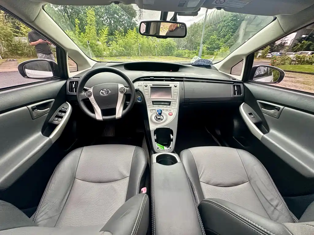 Toyota Prius 2013 — фото 12