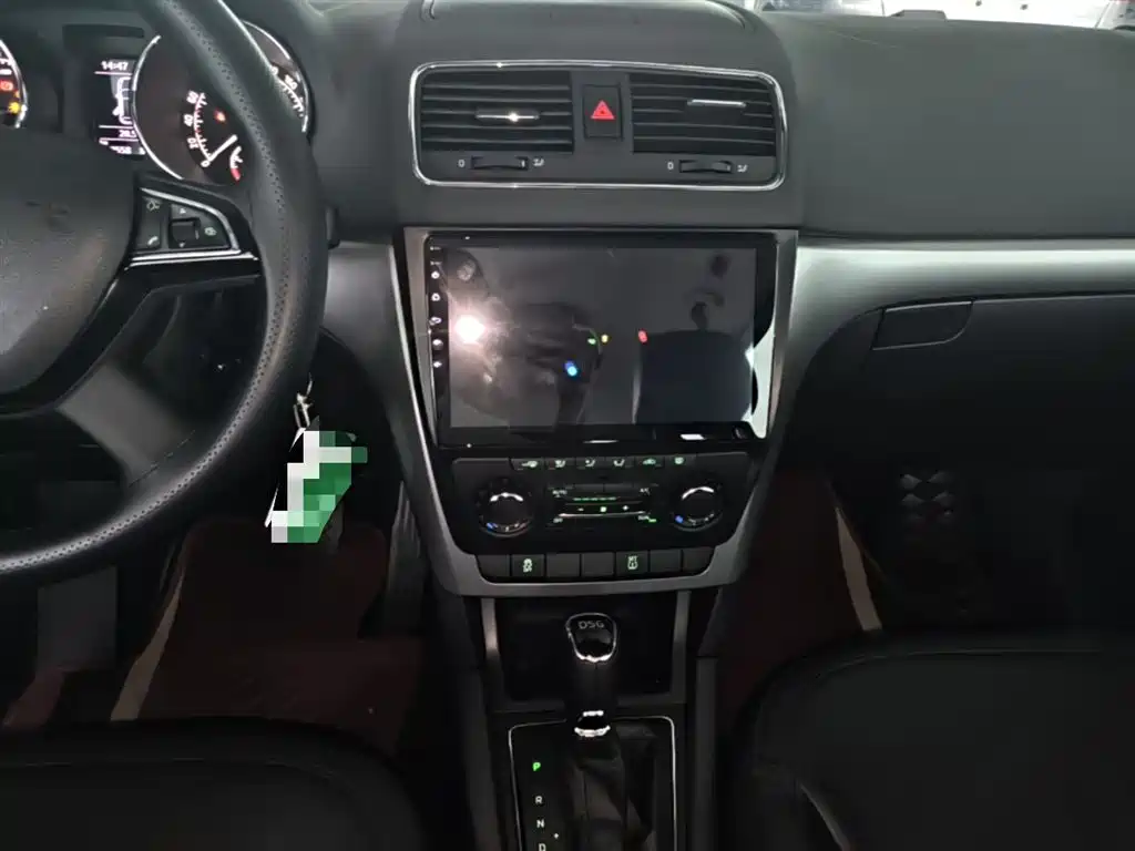 Skoda Yeti 2015 — фото 13