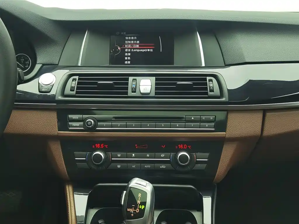 BMW 5 Series 2016 — фото 12