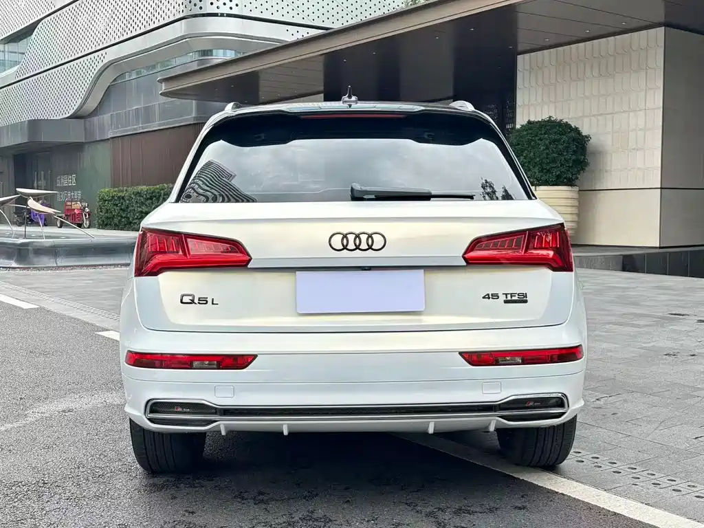 Audi Q5L 2019 — фото 21