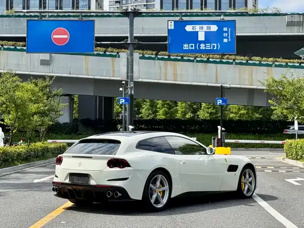 Ferrari GTC4Lusso 2019