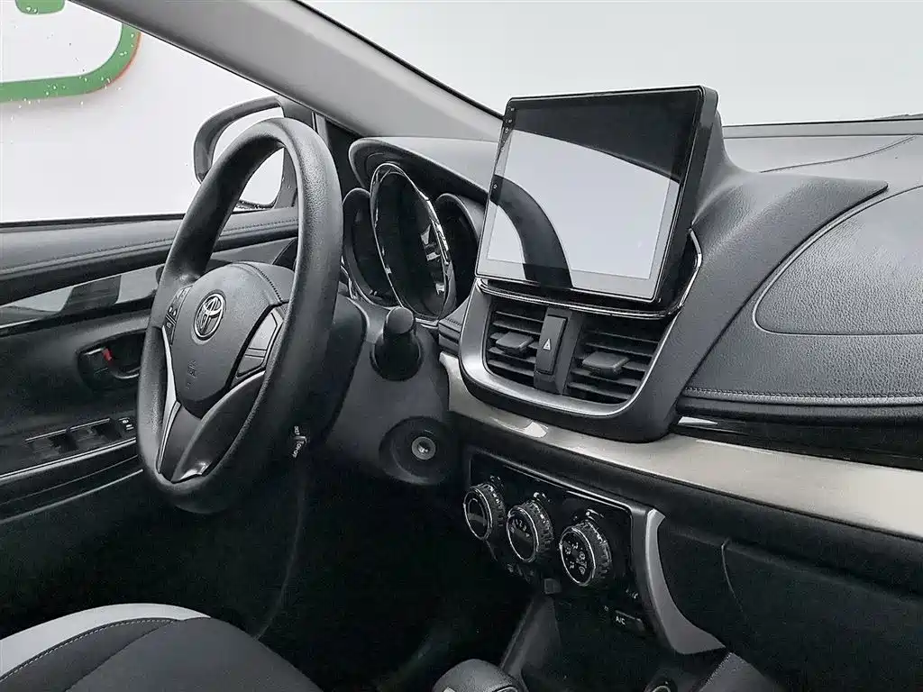 Toyota Yaris L 2023 — фото 22