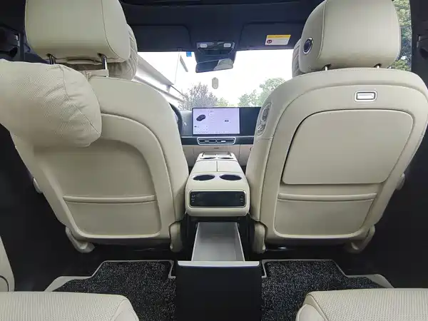 Li Auto L8 2025