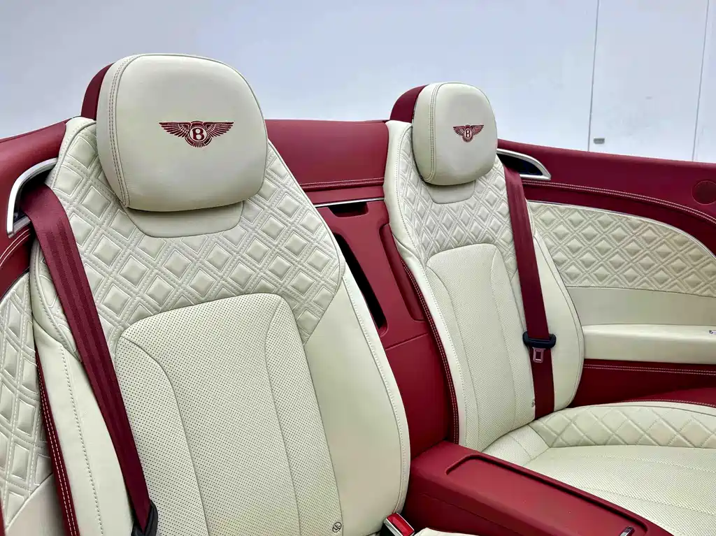 Bentley Continental 2024 — фото 15