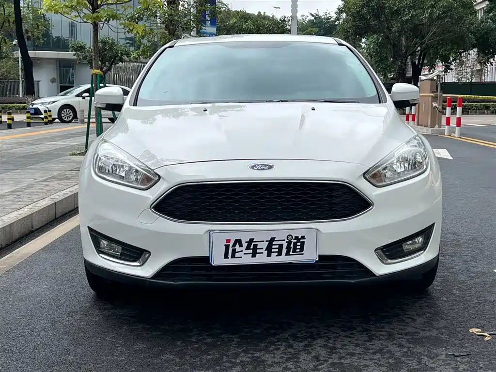 Ford Focus 2018 — фото 25