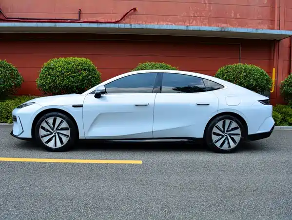 Geely Galaxy E8 2025