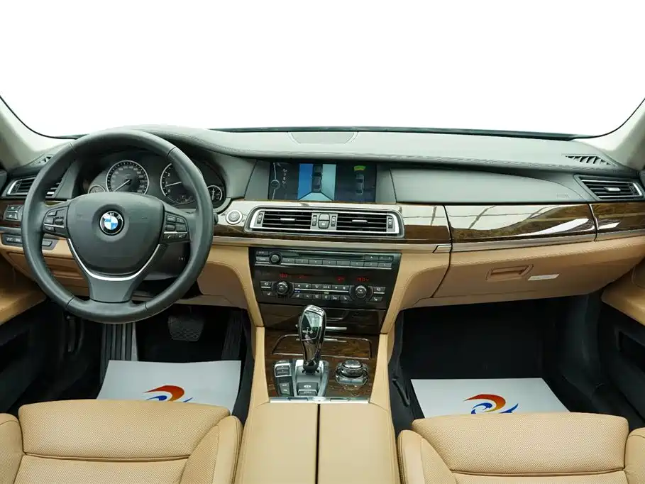 BMW 7 Series 2011 — фото 7