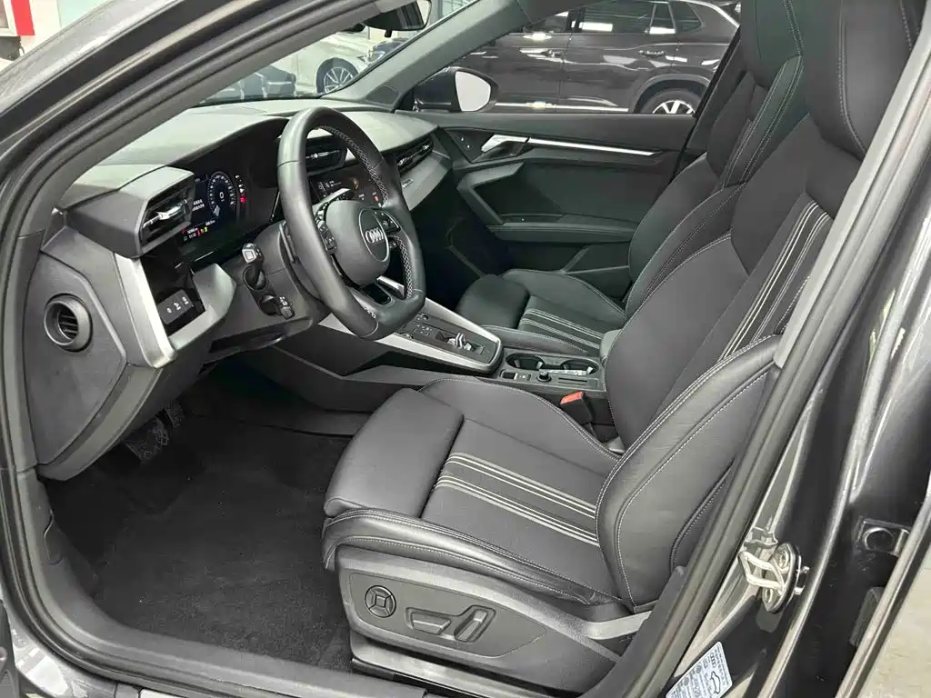 Audi A3 2023 — фото 11
