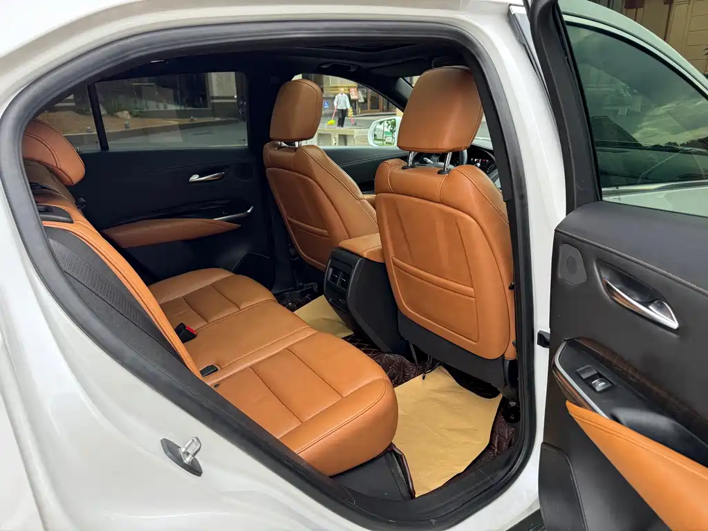 Cadillac XT4 2019 — фото 13