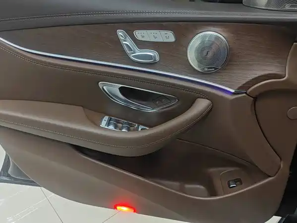 Mercedes-Benz E-Class 2022