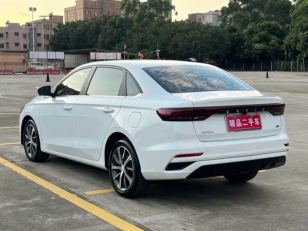 Geely Emgrand 2022 — фото 13