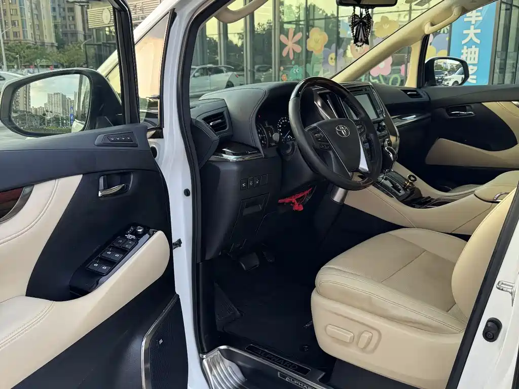 Toyota Alphard 2017 — фото 5