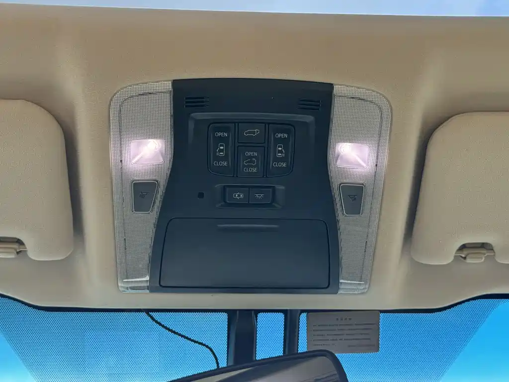Toyota Alphard 2017 — фото 16