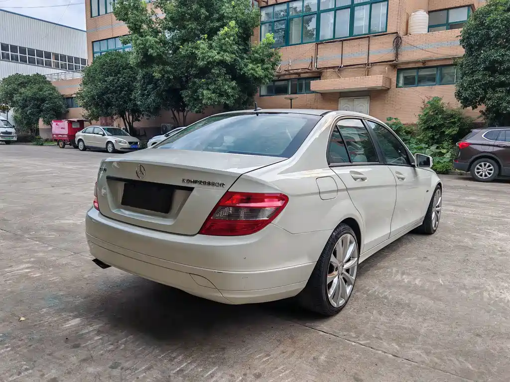 Mercedes-Benz C-Class 2011