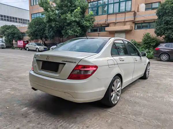 Mercedes-Benz C-Class 2011