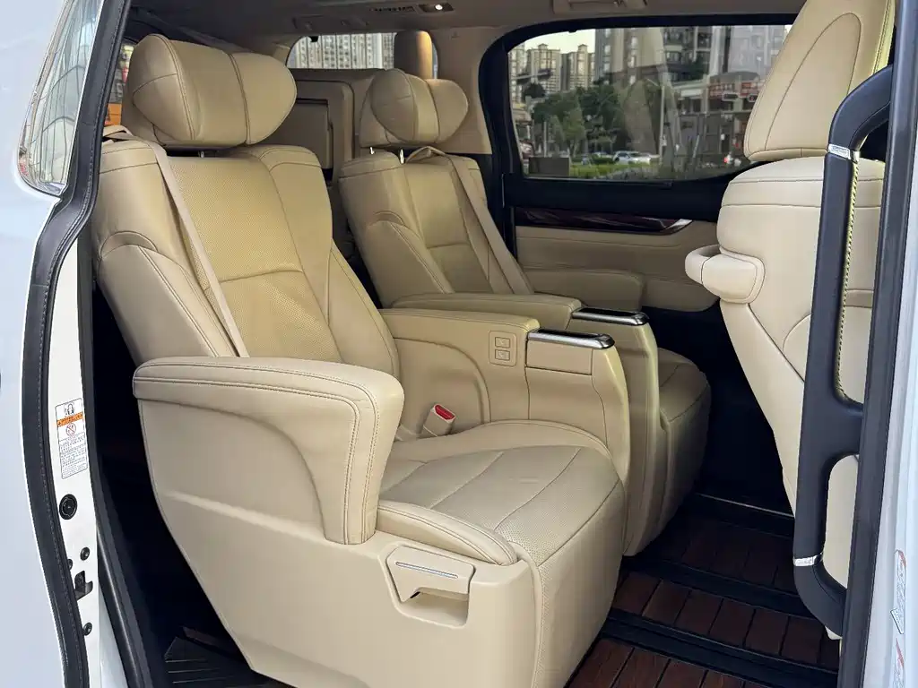 Toyota Alphard 2017 — фото 17