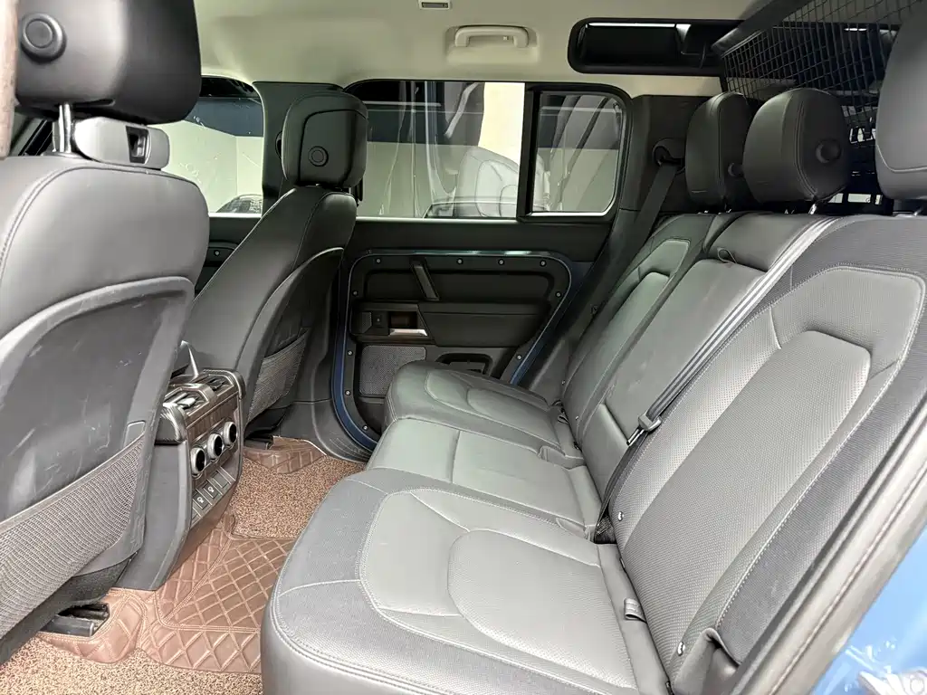 Land Rover Defender 2022 — фото 11