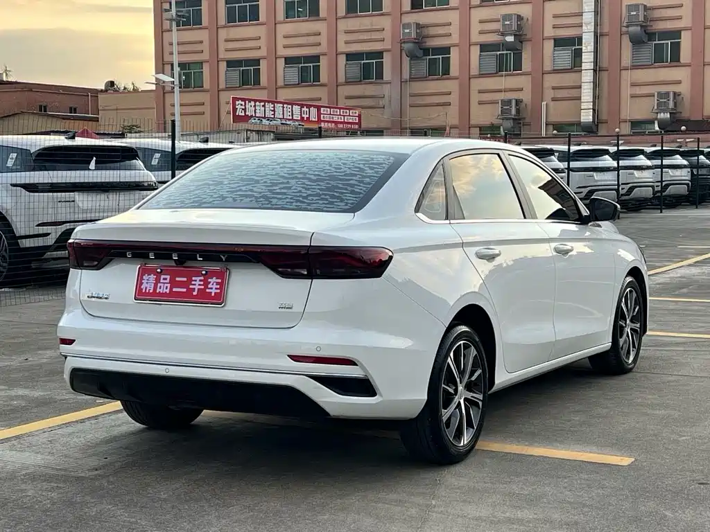 Geely Emgrand 2022 — фото 11